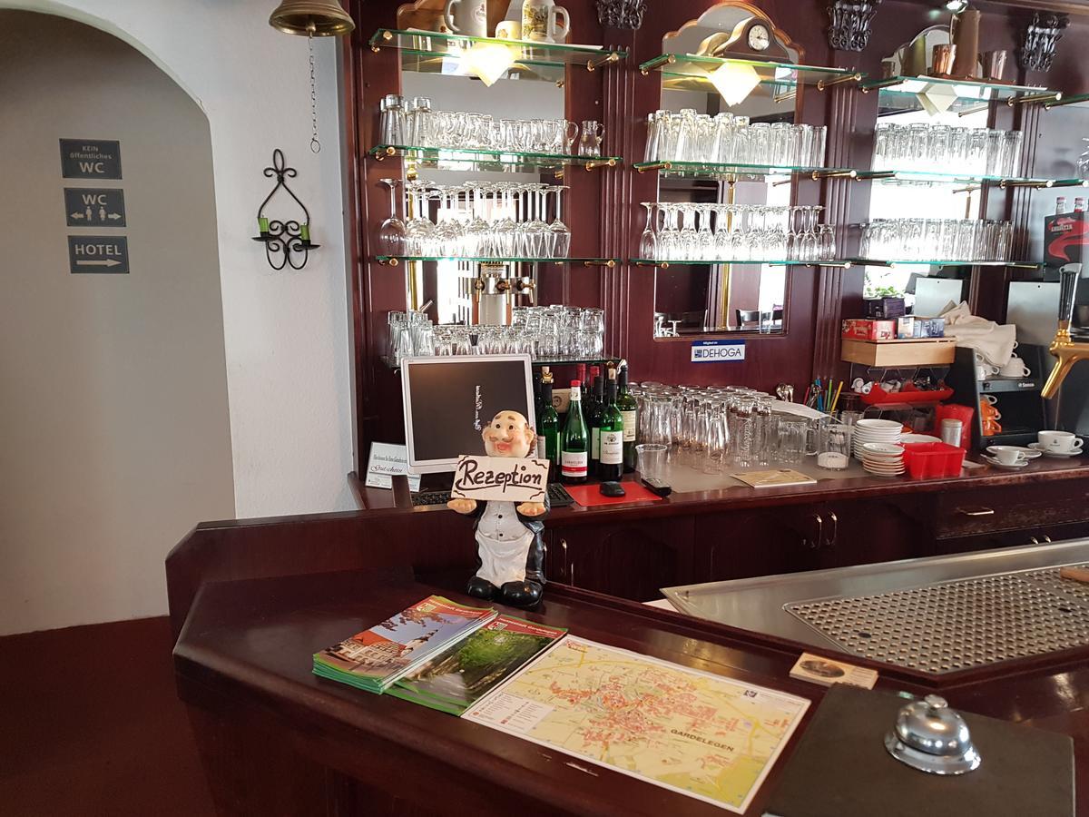 Hotel-Cafe Am Rathaus Гарделеген Экстерьер фото
