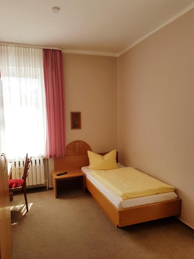 Hotel-Cafe Am Rathaus Гарделеген Экстерьер фото